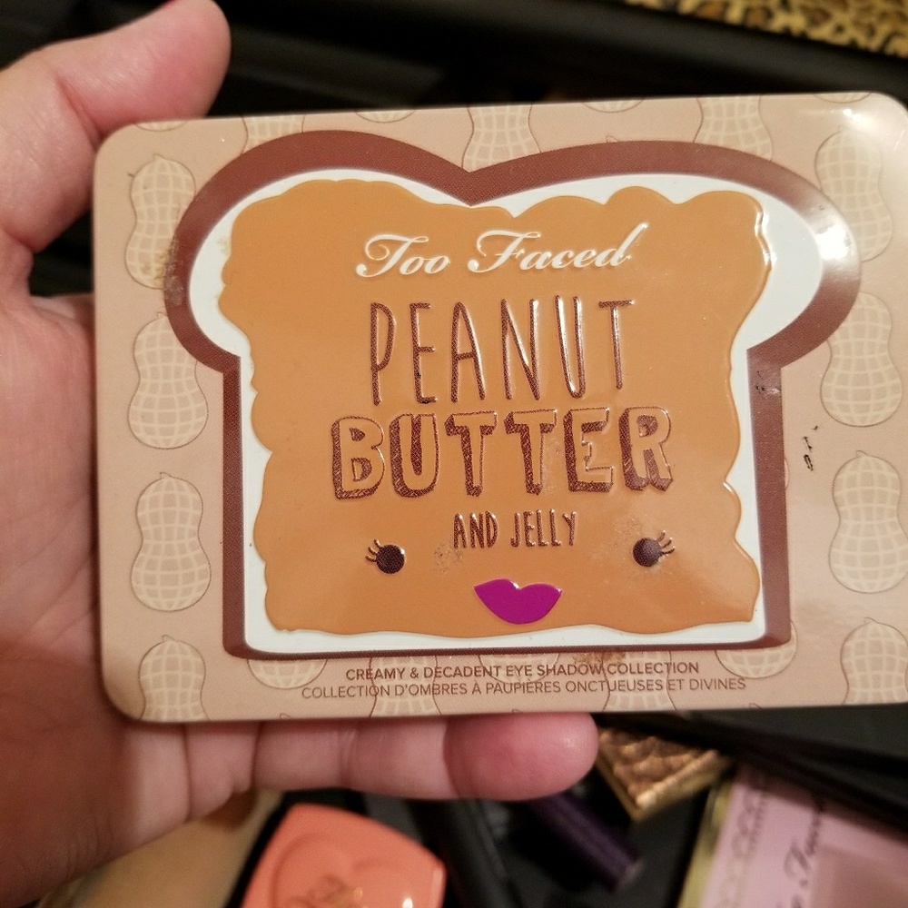 Too faced peanut butter and jelly pallet